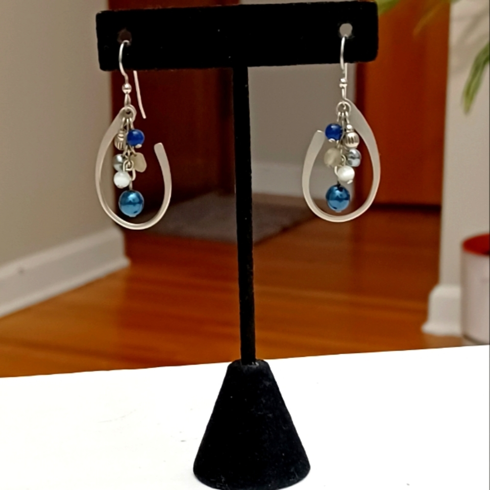 SILVER TEAR DROP PEARL DESIGN EARRINGS